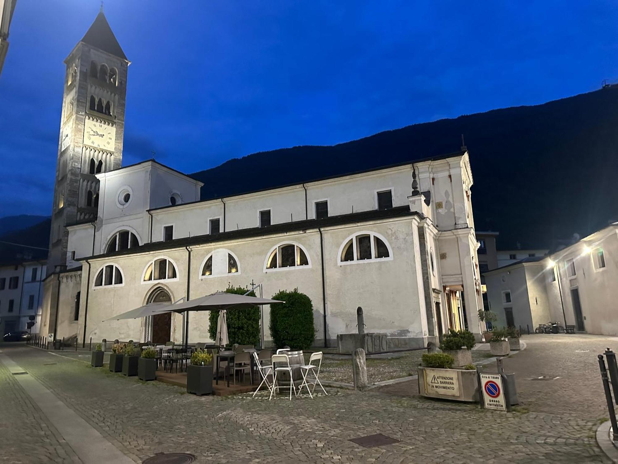Flat In City Centre Tirano - 10 Minutes From Train Station Exterior foto
